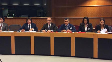 Confapi Calabria a Bruxelles per scoprire Horizon 2020 Una delegazione di Confapi ha partecipato alla presentazione del nuovo sistema di finanziamenti europei. Napoli: «Ecco come investire in innovazione e ricerca»