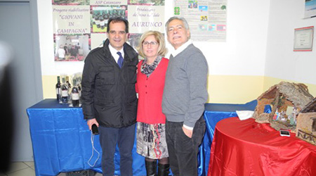 Enzo Bruno in visita al centro diurno di Montepaone Lido Struttura in festa per la degustazione della prima produzione del vino solidale “Aurunco”