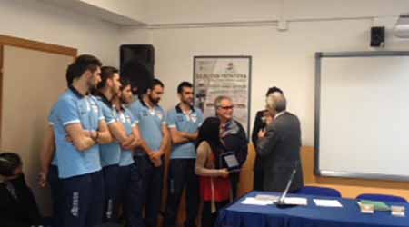 La Jolly Cinquefrondi premiata per il suo impegno nel sociale Istituto Tecnico Industriale di Polistena ha voluto premiare la societa di pallavolo per la sua capacità di distinguersi sul piano sportivo e sociale