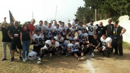 Gli Highlanders Catanzaro battono nettamente di Sharks Palermo e fanno poker La squadra di football di Catanzaro vince 33 a 0