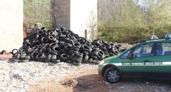 Sequestrata discarica abusiva nel cosentino L'operazione è stata condotta dal Corpo forestale. Sei le persone indagate