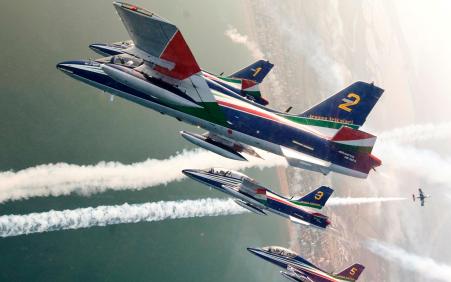 Reggio, domani concerto di beneficenza per il Nepal Nel pomeriggio la manifestazione aerea “Airshow Scilla e Cariddi” dipingerà il cielo con i colori della bandiera italiana