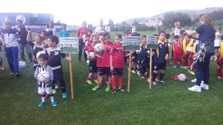 Successo per la Festa regionale “Fun Football” Circa 300 bambini e bambine dai 5 agli 8 anni di venti società sportive, provenienti da diversi posti della Calabria