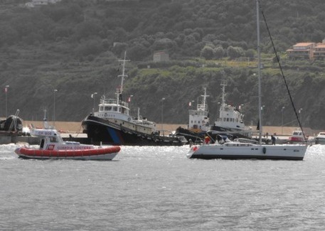 Barca a vela in avaria, due persone salvate Intervento della motovedetta della Guardia costiera al largo di Amantea