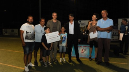 Catona, il torneo Ausonia regala tre borse di studio Premiati con tre assegni i ragazzi che tra i partecipanti del torneo di calcetto Ausonia si sono distinti per il miglior rendimento scolastico