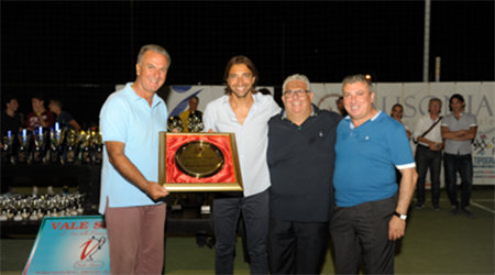 Grande successo per il torneo dell’Associazione ‘Ausonia’ Sebastiano Siviglia, ex capitano della Lazio, presente al torneo di calcetto organizzato allo Sport Village di Catona