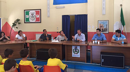 Crosia diventa vivaio di giovani promesse del calcio Entra nel vivo il Summer Camp 2015 promosso dalla Scuola Calcio Elisir. Il sindaco Russo: «Un’opportunità di crescita per i nostri giovani»