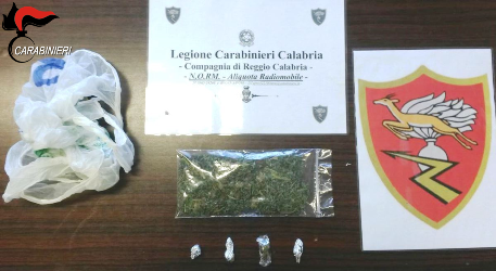 Marijuana in casa, un arresto a Reggio Calabria La sostanza stupefacente, già suddivisa in involucri di carta stagnola, era destinata allo spaccio