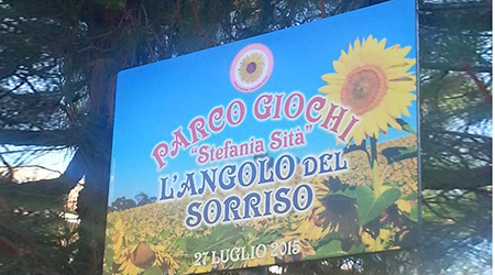 Agnana inaugura l’Angolo del Sorriso “Stefania Sità” L'Associazione che porta il nome della giovane morta in un incidente stradale nel 2009 ha donato un parco giochi per bambini al comune di Agnana Calabra