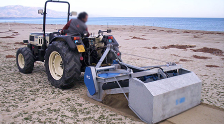 Catanzaro, polemica sui mezzi per la pulizia delle spiagge Il dirigente del settore pro tempore Frustaci: «L’ente ha venduto i quattro mezzi nel 2011 su indicazione dell’allora Giunta provinciale»