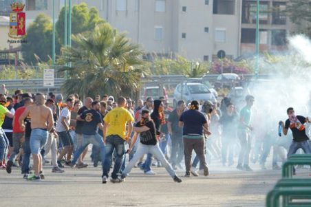 Disordini Messina-Reggina, 12 arresti In occasione dello spareggio salvezza danni allo stadio della città siciliana