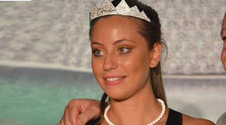 Bina Forciniti è Miss Calabria 2015 Ieri sera, a Pizzo Calabro si è svolta la finalissima di Miss Calabria 2015. Questa mattina presentate alla stampa le 10 miss che voleranno a Jesolo