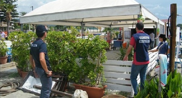 Reggio, denunciata titolare stabilimento balneare La donna è accusata di occupazione abusiva di area demaniale