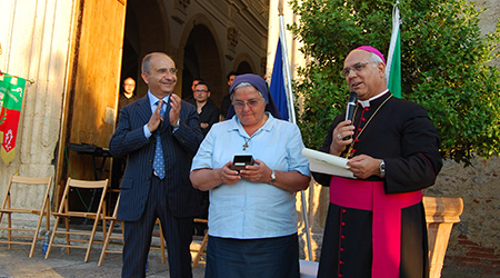 Magarò felice per la nomina di Bertolone alla Cec Salvatore Magarò, presidente dell’Associazione Più di Cento, ha accolto con gioia la nomina dell'Arcivescovo di Catanzaro alla guida della Conferenza Episcopale Calabra