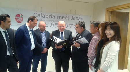 Arriva in Calabria l’onda lunga dell’Expo 2015 Una delegazione giapponese, nell’ambito del progetto "Calabria Meet Japan", ha visitato le aziende agrituristiche nel territorio cosentino