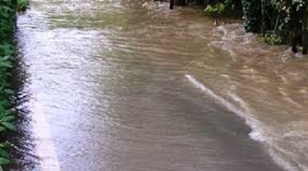 Reggio, strada allagata nella frazione Santa Lucia Preoccupato il Sindaco di Fiumara