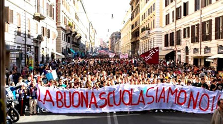 Studenti e insegnanti in piazza contro la Riforma della Scuola Gli Insegnanti calabresi solidarizzano con gli studenti e annunciano che parteciperanno alle manifestazioni contro il decreto La Buona Scuola