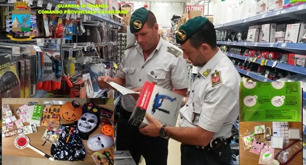 Lamezia Terme, sequestrati oltre 45.000 prodotti insicuri Tra questi anche oggetti per la notte di “Halloween”. Denunciato commerciante cinese