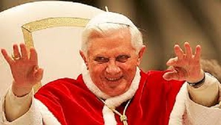 Manifesto contro Papa: Cassazione condanna calabrese Il manifesto ritraeva Benedetto XVI, il segretario Padre Georg e un membro maschile