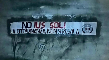 Ius soli, CasaPound mette striscioni in 80 città Il movimento di estrema destra presente con uno striscione anche a Lamezia Terme. E lancia un referendum abrogativo in tutta Italia