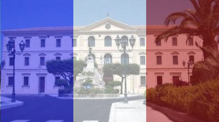 Locri solidale con il popolo francese Questa sera la facciata del Palazzo Municiale verrà colorata con i colori del tricolore francese. E mons. Oliva invita i fedeli in Piazza per pregare per le vittime degli attentati di Parigi