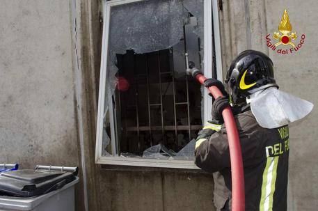 Fuga di gas provoca incendio in abitazione, ingenti danni Attimi di tensione a Serra San Bruno a causa di un incendio in abitazione provocato da una fuga di gas da una stufa alimentata con una bombola di Gpl. Le fiamme hanno interessato il pavimento di una stanza e della legna stipata nell'abitazione