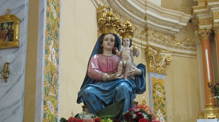 La Madonna della Montagna di Polsi sabato su “Miracoli”  Migliaia di pellegrini si ritrovano ogni anno nel centro mariano per onorare la Madre Celeste