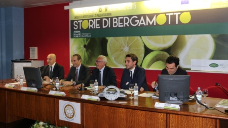 Reggio, successo per l’evento “Storie di bergamotto” Una due giorni che ha registrato la presenza di oltre settecento partecipanti e di oltre cinquanta esperti di settore tra medici, dottori agronomi ed economisti provenienti da tutta Italia