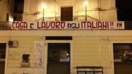 Forza Nuova: “Casa e lavoro agli italiani” Striscioni affissi in città nella notte dai militanti lametini