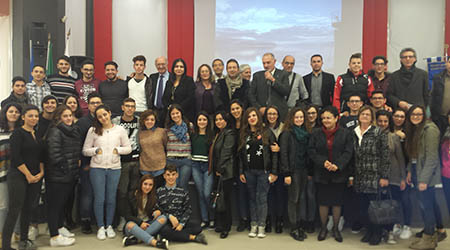 Bova: gli studenti dell’Euclide alla scoperta dell’Antartide Interessante appuntamento con il prof. Giancarlo Spezie che ha tenuto un seminario sul tema “Clima e Antartide”