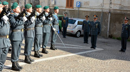 Il Comandante Ritondale in visita a Soverato e Catanzaro Il Comandante interregionale della Guardia di Finanza ha incontrato gli uomini della tenenza di Soverato e del Comando regionale di Catanzaro