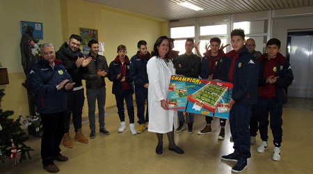 Polisportiva Lamezia dona biliardino ad ospedale cittadino Il gioco sarà a disposizione di tutti i bambini