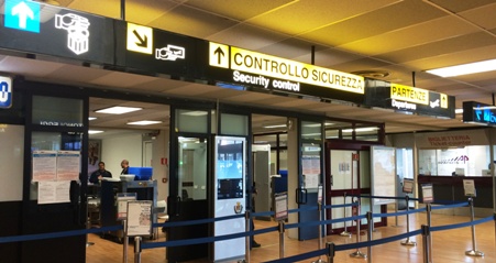 Aeroporto Stretto, campagna informativa controlli sicurezza  Perfettamente attivo e funzionante il servizio navetta fermata Rfi – Aeroporto. Giornata di sensibilizzazione il 30 dicembre in Aeroporto 