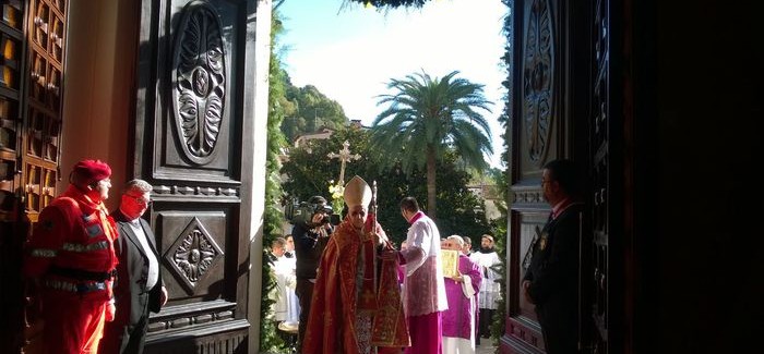 In tutte le diocesi aperte le Porte Sante per il Giubileo In tutte le diocesi della Calabria sono state aperte le Porte Sante. Molti saranno i luoghi dove poter ottenere l'indulgenza per il giubileo della Misericordia. Grande commozione durante le cerimonie svoltesi nelle diocesi calabresi