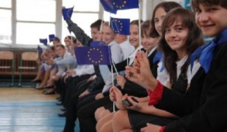 Con “Europa Direct” più Europa nella scuola  Tramite il proprio centro informativo il comune di Vibo Valentia incontra gli studenti. Quattro incontri formativi in alcune scuole di ogni ordine e grado della città