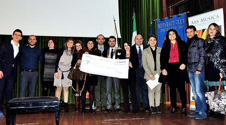 Successo per Christmas Melodies Together for Rwanda Grande partecipazione per il concerto di beneficenza organizzato dal Rotaract Club di Palmi. Donati ben € 1.200 raccolti dagli incassi del concerto