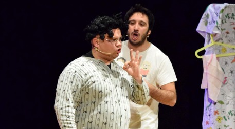 Successo per la commedia “Villa per bene – il 10 di ogni mese” Conquista il pubblico del Teatro Grandinetti il Trio comico Paglionico, Monetti e D'angelo