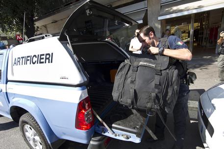 Bomba trovata in pieno centro a Reggio Calabria Un ordigno incendiario inesploso è stato trovato ieri mattina sul corso Garibaldi, la strada principale di Reggio Calabria, ad alcune decine di metri dal Museo archeologico che ospita i bronzi di Riace. La condanna di Sebi Romeo