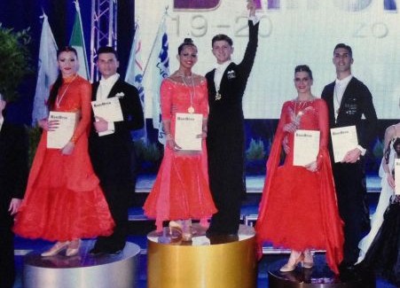 Lamezia, Matteo Mariano e Erika Careri medaglia d’oro a Bari Nelle danze standard categoria 19/34 classe A1,