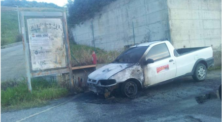 Auto in fiamme a San Sostene, nel Catanzarese Appartiene alla ditta di costruzioni della famiglia del vicesindaco di Sant'Andrea, Ivan Frustagli. Solidarietà dalla politica