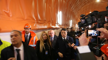 Renzi in Calabria per inaugurare galleria Mormanno «Salerno-Reggio simbolo delle cose che non vanno»