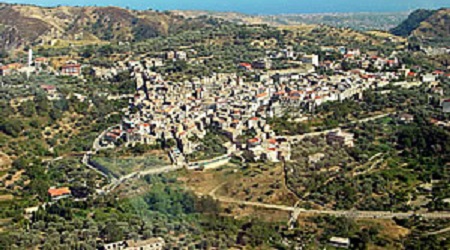 Il Comune di Martone alla Borsa Mediterranea del Turismo Il sindaco Giorgio Imperitura presenterà il progetto di recupero e valorizzazione del borgo storico della provincia di Reggio Calabria