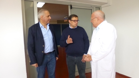 Marziale visita il reparto di pediatria del Riuniti Il garante per l'infanzia nella sua prima uscita ufficiale nella città dello Stretto, ha incontrato il primario del reparto Demetrio Costantino, il direttore generale Frank Benedetto ed il direttore sanitario Giuseppe Doldo