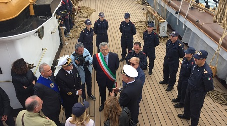 La meraviglia della marina italiana a Corigliano Il sindaco Geraci: "Momento storico per la Sibaritide"