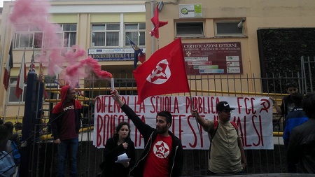 Cosenza, imponente adesione a boicottaggio Invalsi Il "Fronte della Gioventù Comunista": "A nulla serve la repressione dei presidi"