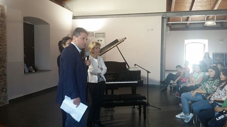 Gioia Tauro, lezione-concerto per i ragazzi delle scuole medie Gli studenti scoprono la magia del meraviglioso mondo della musica