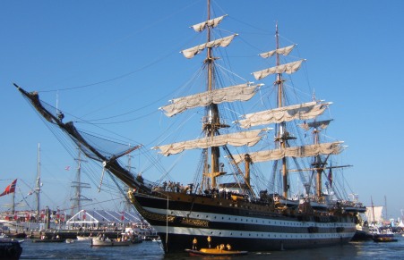 Gli studenti della “Green” a bordo della Amerigo Vespucci Il veliero arriverà al porto di Corigliano giovedì, alle 15.30