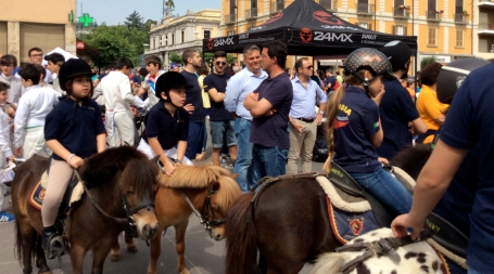 Ottimi risultati per la XIII Giornata nazionale dello sport In centinaia hanno affollato piazza dei Bruzi e corso Mazzini per le dimostrazioni sportive 