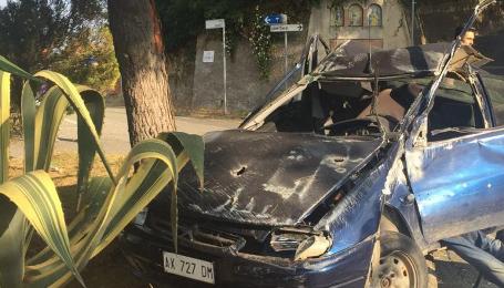 Si schianta con l’auto contro un albero, morto nel Catanzarese Violento impatto nei pressi di una rotatoria a Settingiano