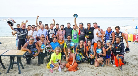 Concluso con successo il trofeo Sea Horse Calabria 2016 La manifestazione sportiva entrerà ufficialmente nei calendari mondiali di gara di moto d’acqua dei prossimi anni